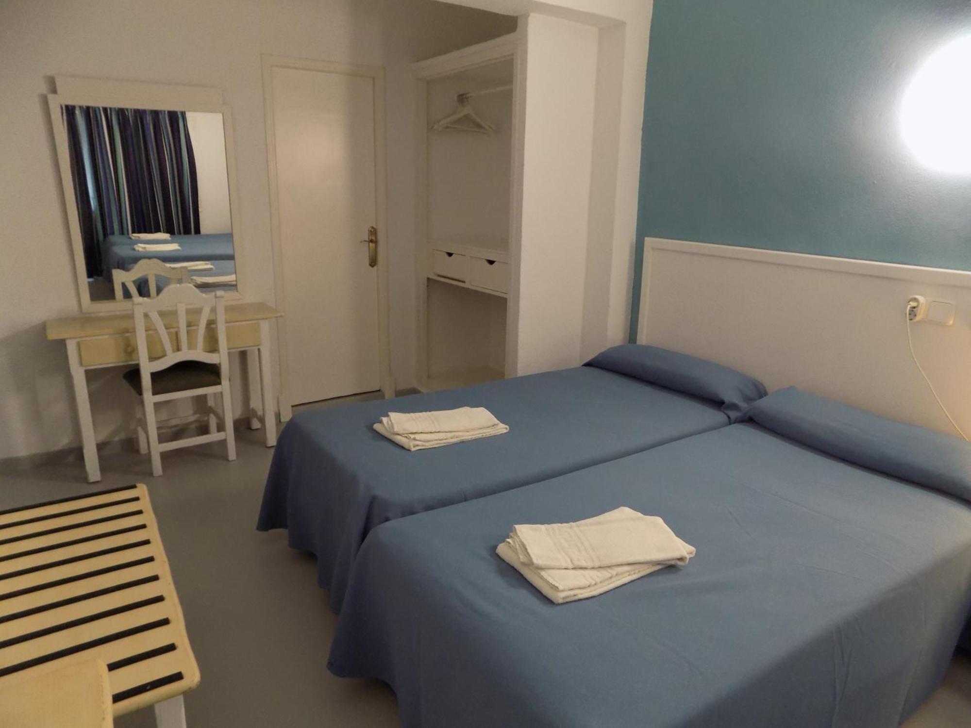 Hostal Villa Maruja El Arenal  Bilik gambar