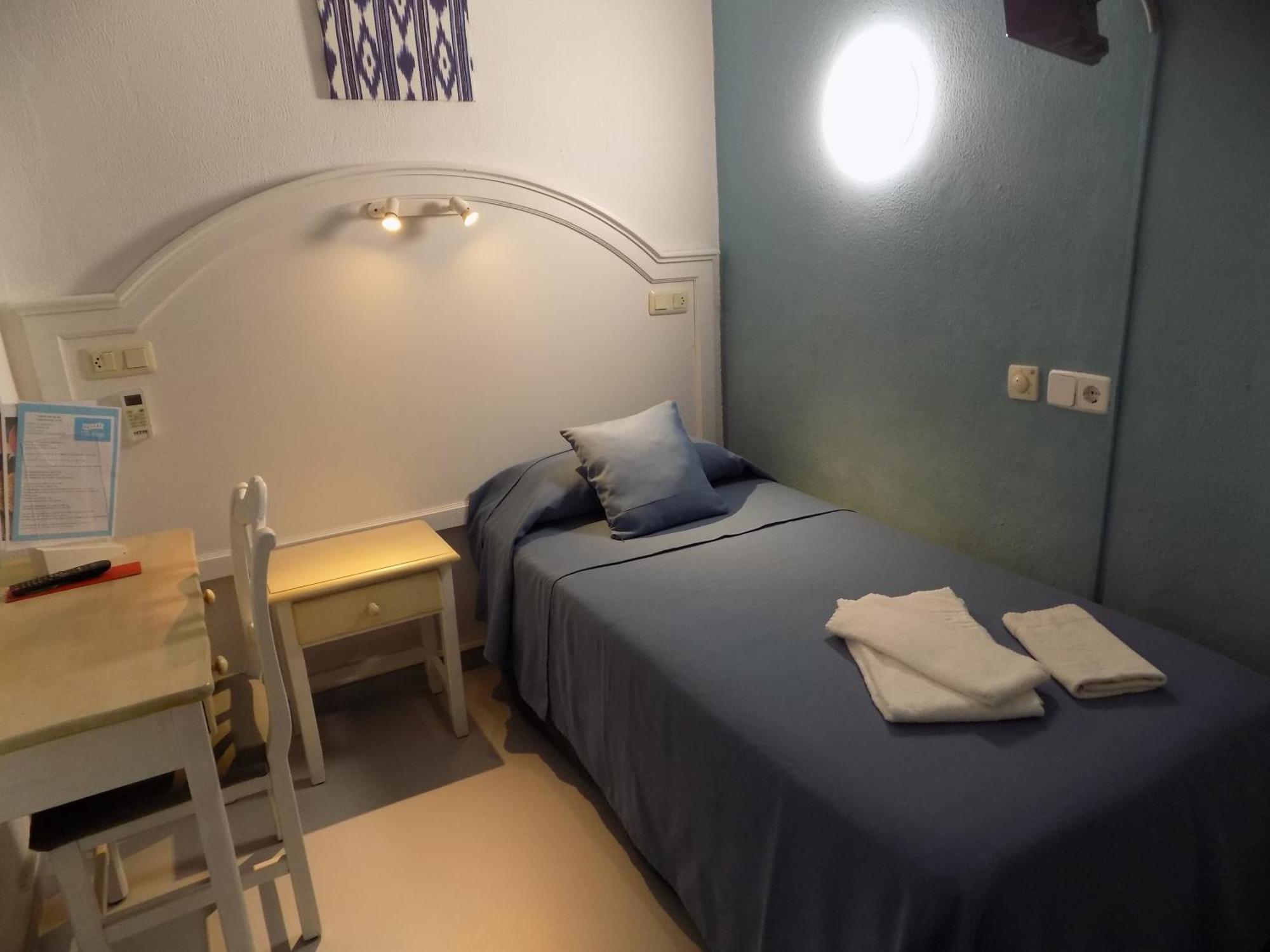 Hostal Villa Maruja El Arenal  Bilik gambar